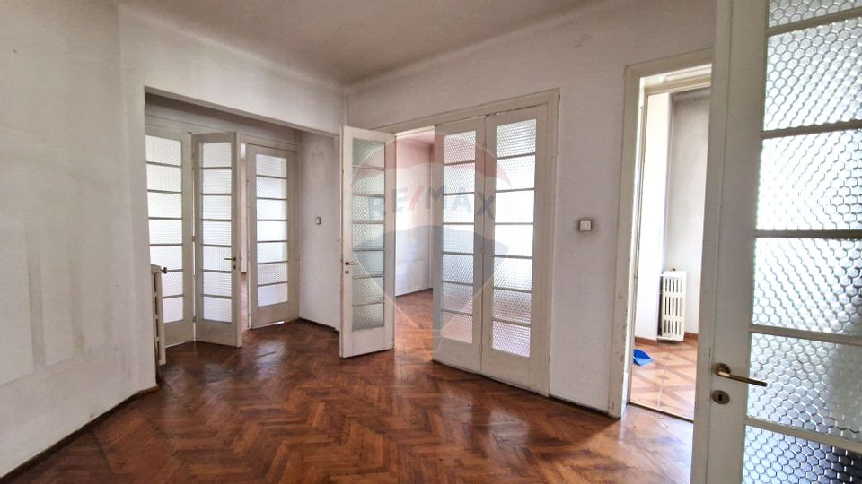 Apartament cu 4 camere de vânzare, Unirii