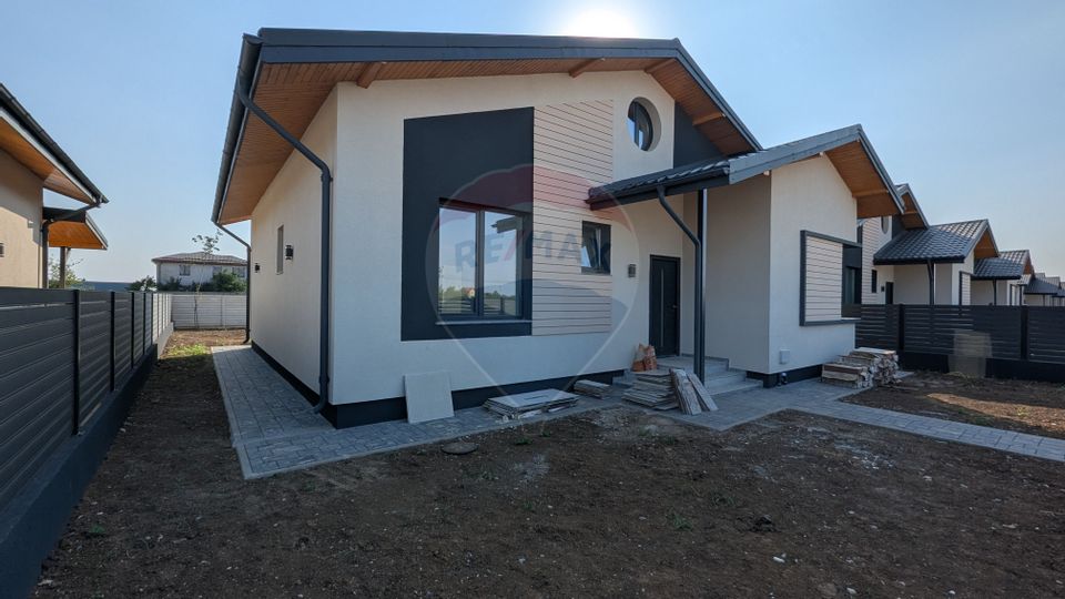 De Vânzare Vilă Cu 4 Camere Noua in Complex rezidențial Alfa Vile