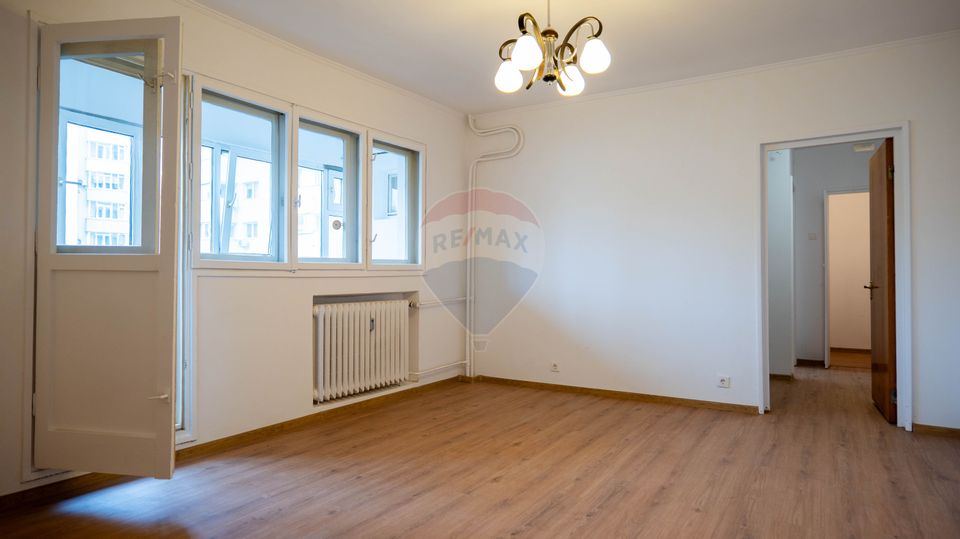 Vanzare apartament 3 camere-renovat, luminos si spatios, zona Iancului