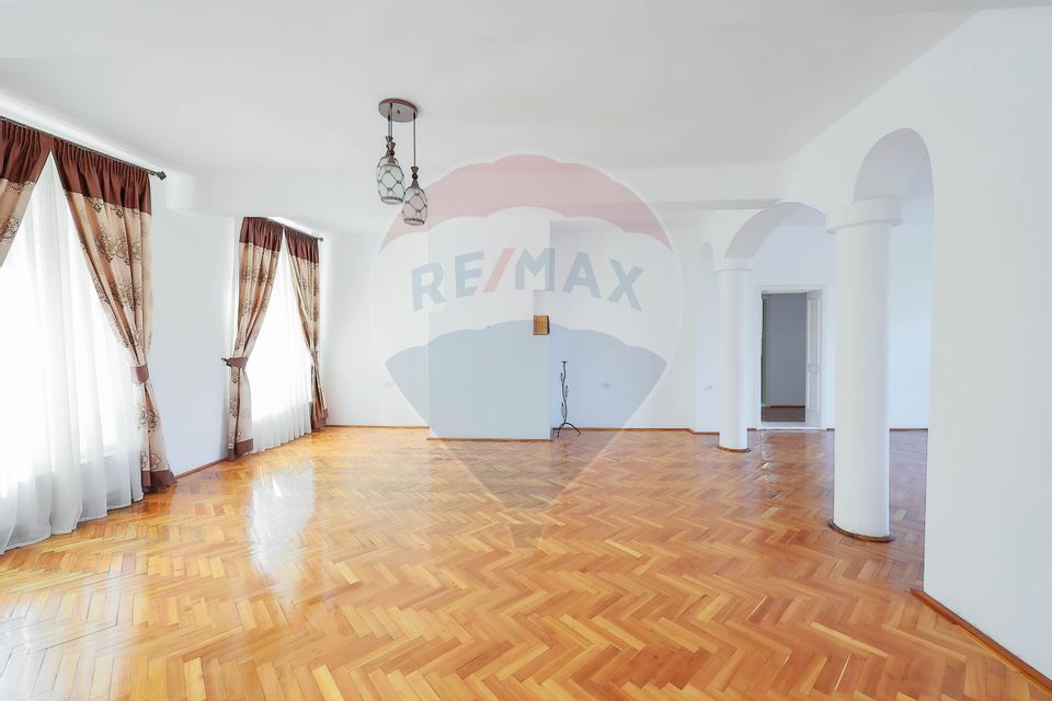 9 room House / Villa for sale, Ultracentral area