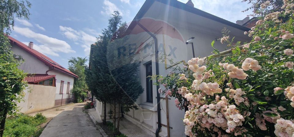 Corp cladire, 3 camere de vânzare, central, CABINET MEDICAL