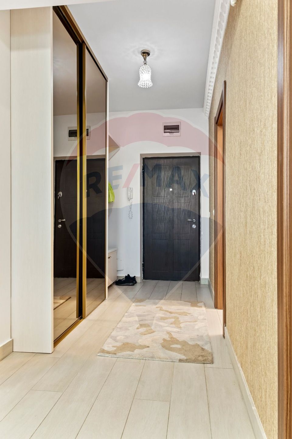 Three-room apartment + parking space + stall in Cora Pantelimon area