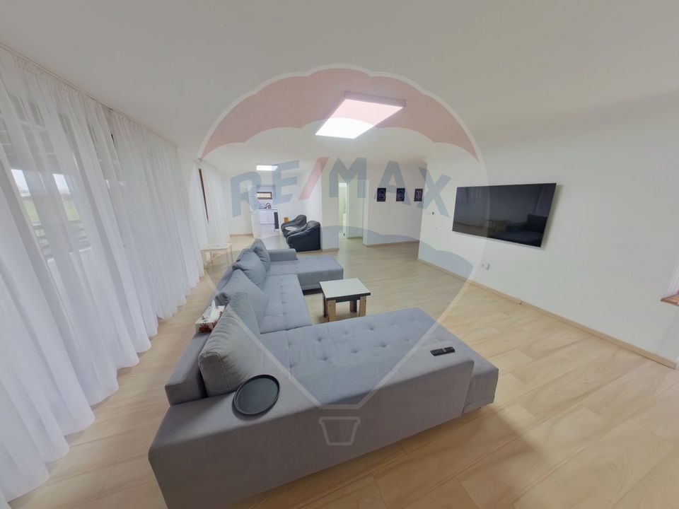 Casă / Vilă cu 6 camere de vânzare în zona Est