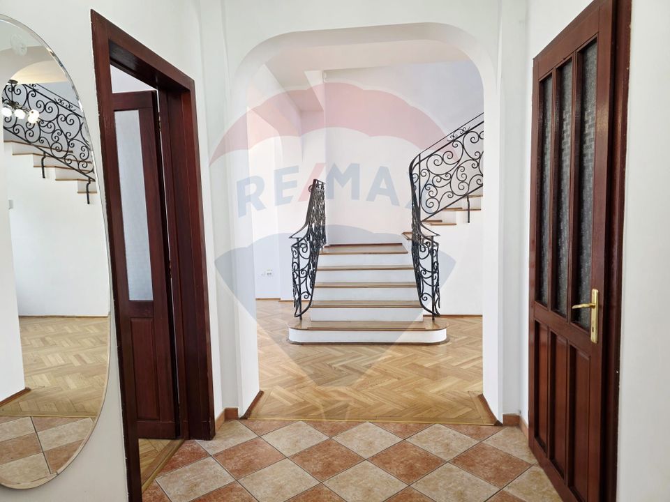 Vilă reprezentativa pentru activitati comerciale | 8 camere | D+P+1+M