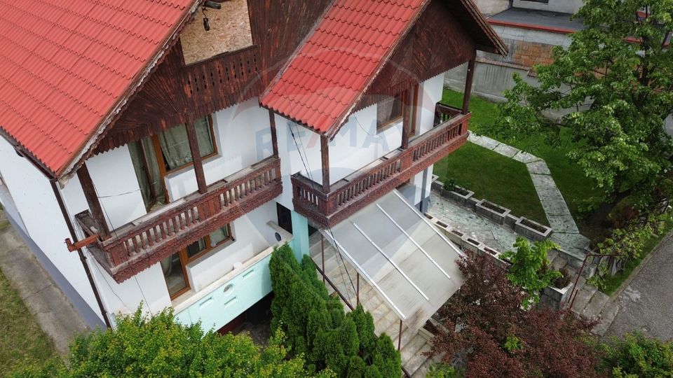 Casă de închiriat lângă parc – potrivită pentru centru / birouri