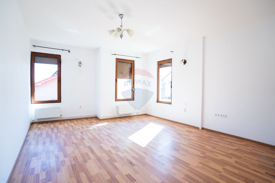 Casă individuală de Vânzare, 242mp utili+ teren de 380mp, în Pitești