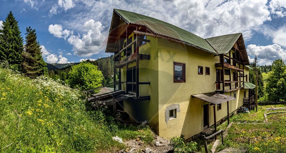 Vila / Pensiune cu 20 camere de vânzare în Câmpulung Moldovenesc, SV