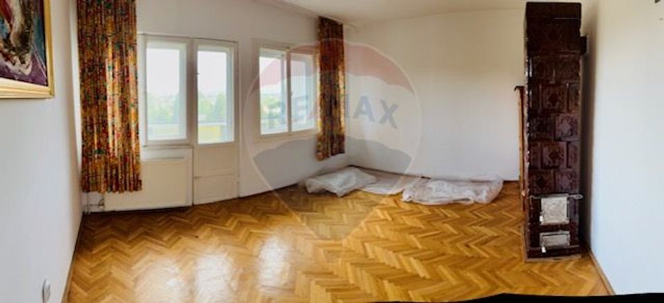 Casă / Vilă cu 7 camere de vânzare