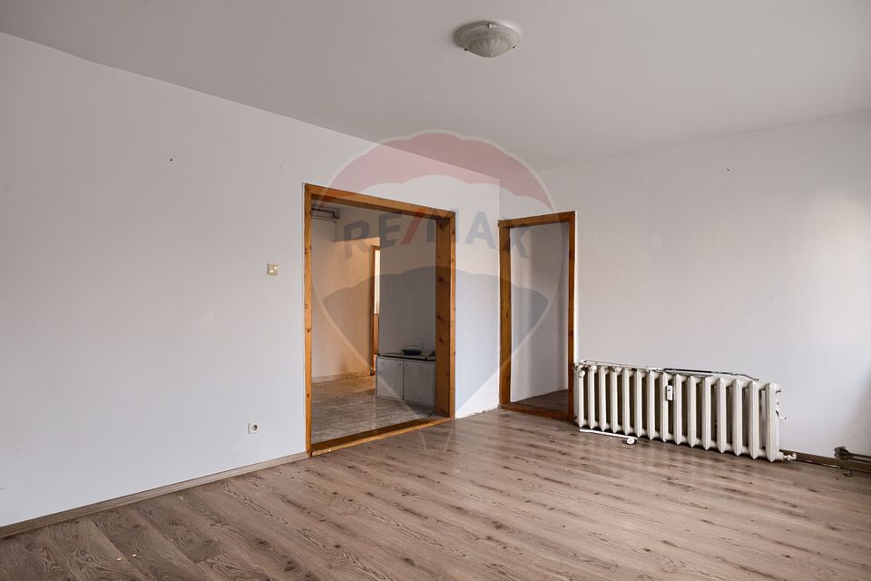 Apartament 3 camere de vânzare parter, pe Calea Aurel Vlaicu