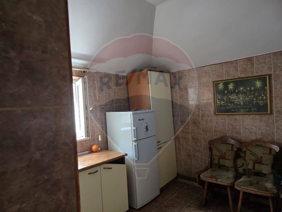 Apartament cu 4 camere de vânzare în zona Central