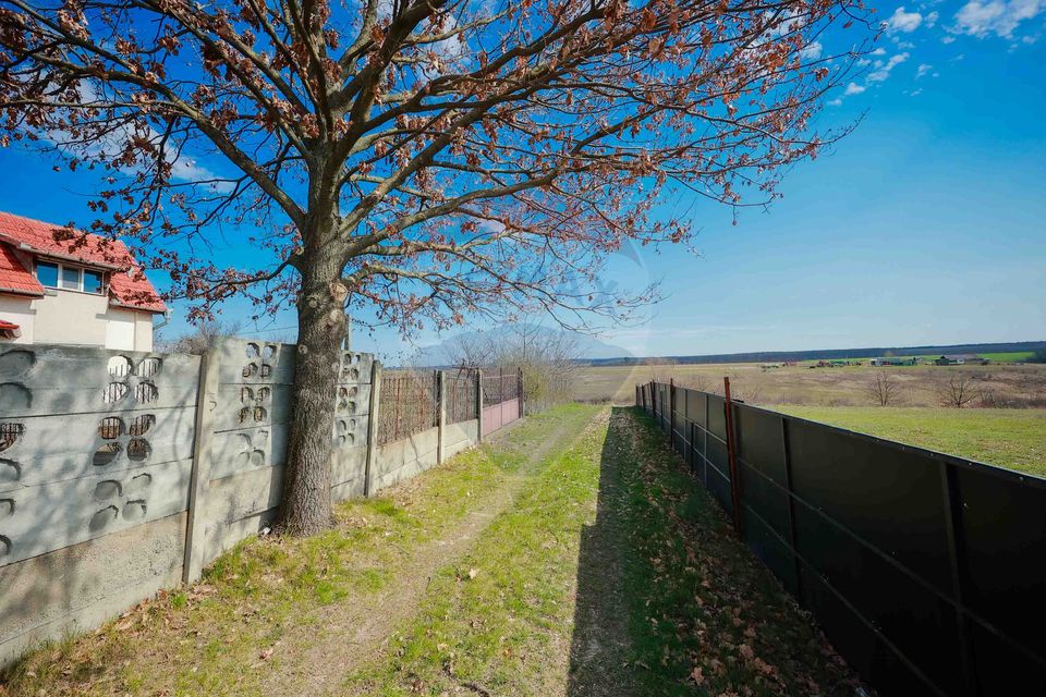 Casă de vânzare, tip duplex, teren 889 mp, în Păușa, comuna Nojorid