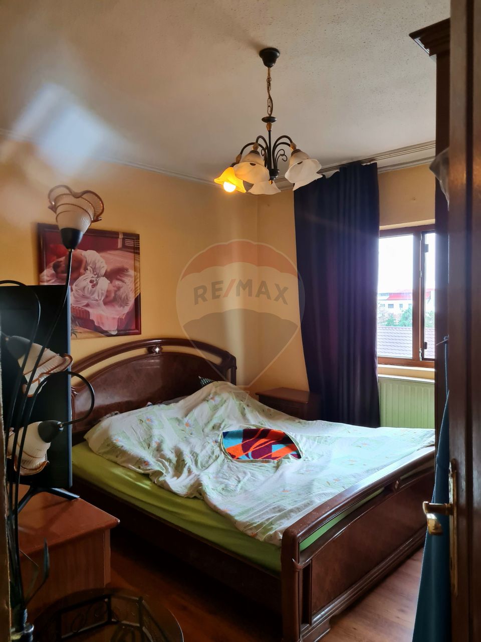 Apartament cu 4 camere  în zona Ultracentrala( Primaria Focsani)