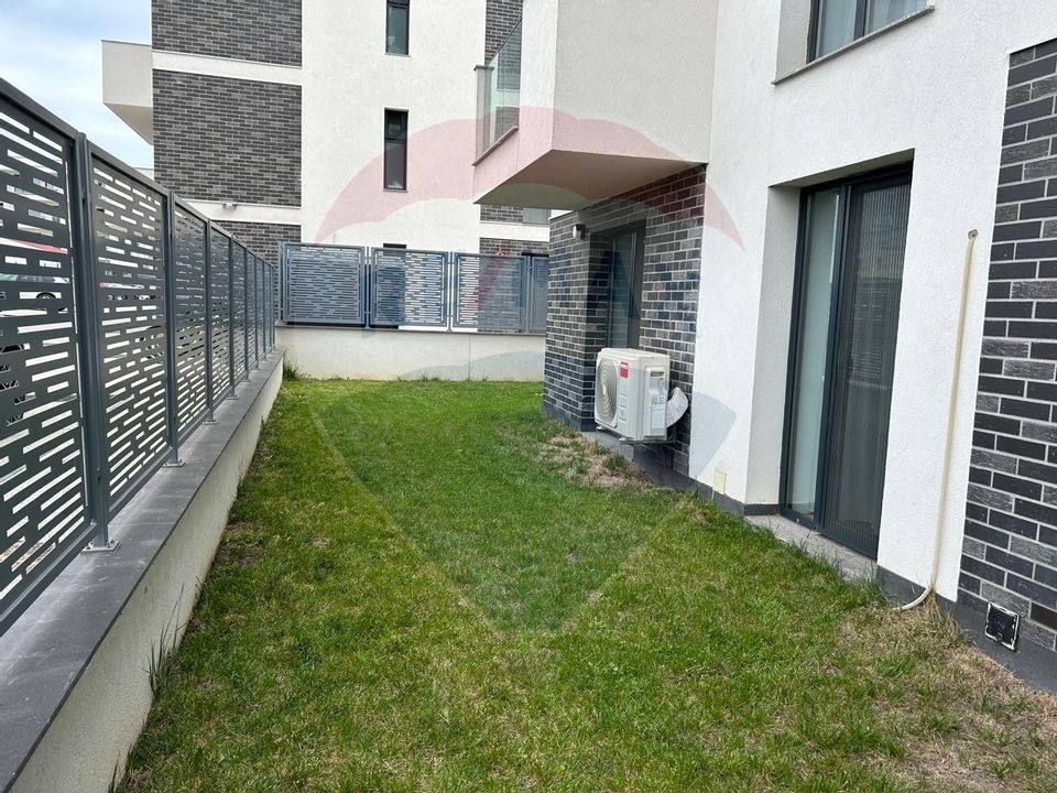 De vanzare/Inchiriere Apartament 3 cam + curte+loc de parcare Straules