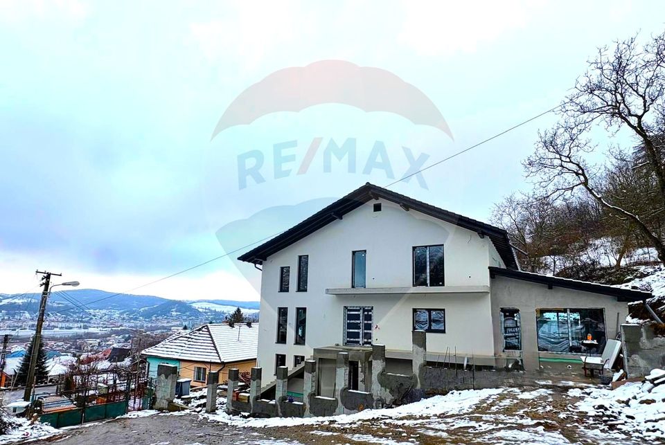 Casa noua, premium, cu panoramă superbă asupra orașului