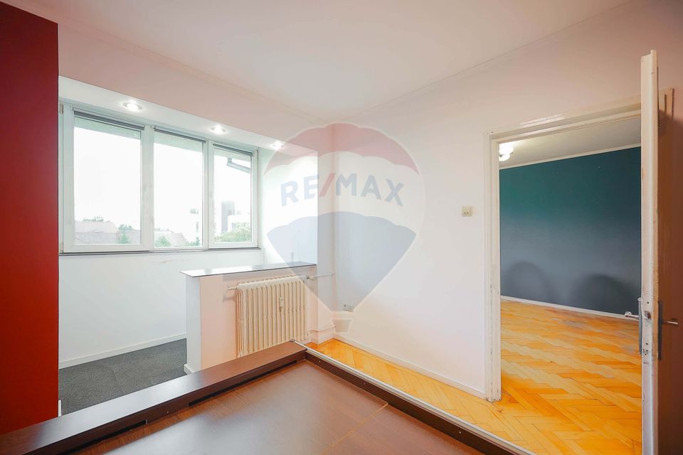 Apartament cu 3 camere de vânzare – ultracentral, vedere panoramică