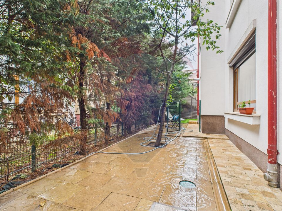 Vilă luminoasa cu 5 camere si garaj, in ansamblu inchis - zona Pipera