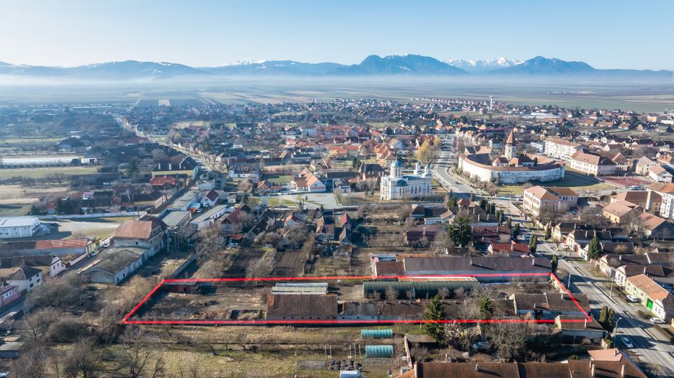 Casă de vânzare în centrul localității Prejmer, teren 5.055 mp!