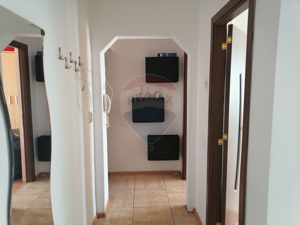 Apartament cu 3 camere de închiriat în zona Milcov