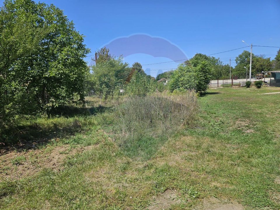 Land 813sqm Ciolpani / Road DN1