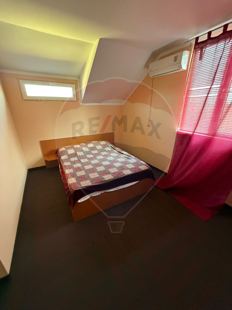 Pensiune cu 23 camere de vânzare in Mamaia Sat