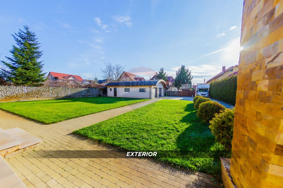 DE VANZARE proprietate exclusivista