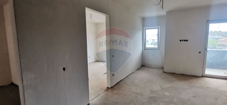 Apartament cu 3 camere de vânzare