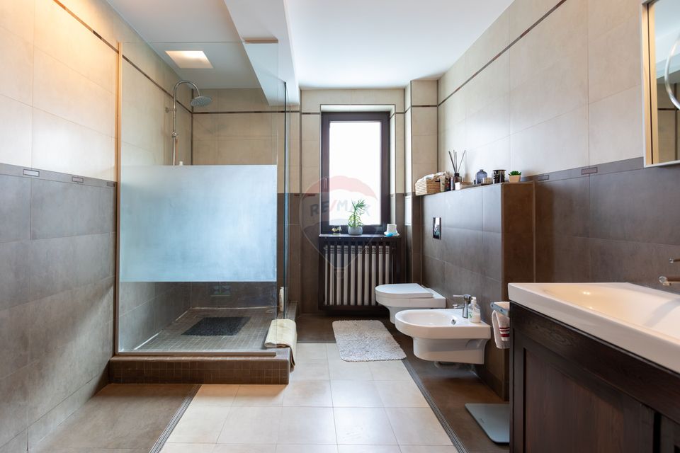 Vilă cu 7 camere de vânzare în zona Centrală Orașul  BUHUȘI