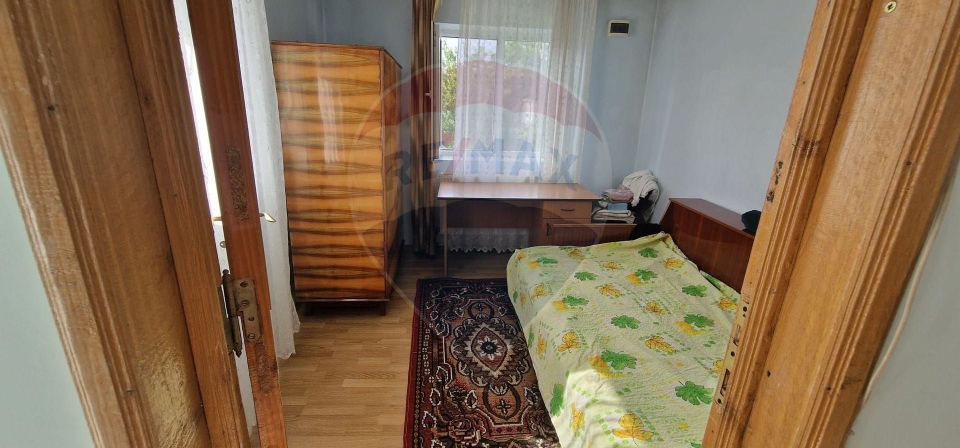 Casă / Vilă cu 3 camere de închiriat în zona Tache