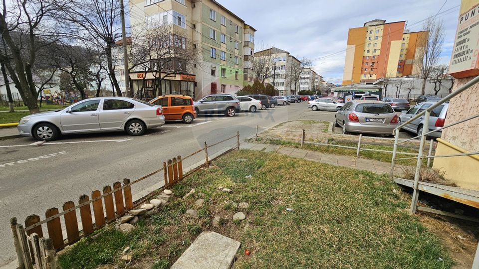 80sq.m Commercial Space for sale, Maratei area