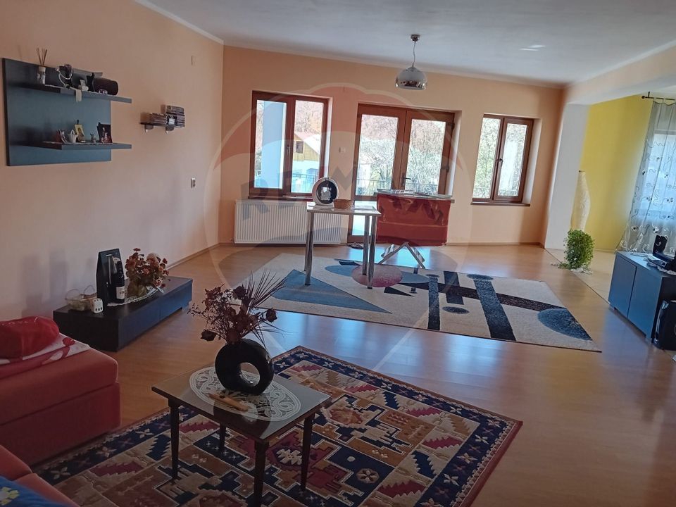 5 room House / Villa for sale