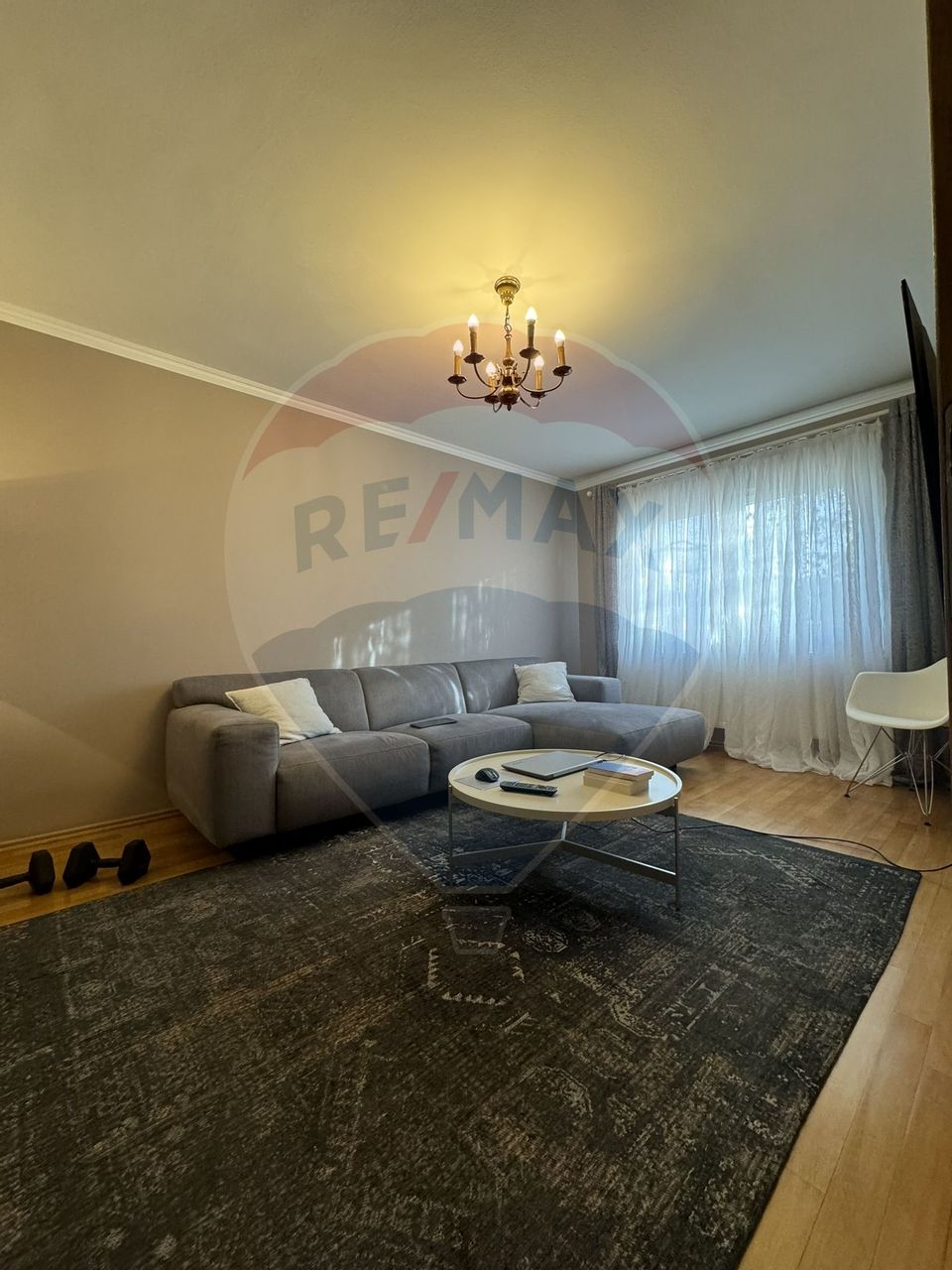 Apartament superb în inima orașului – 3 camere, Etaj 1, Garaj și Pivni