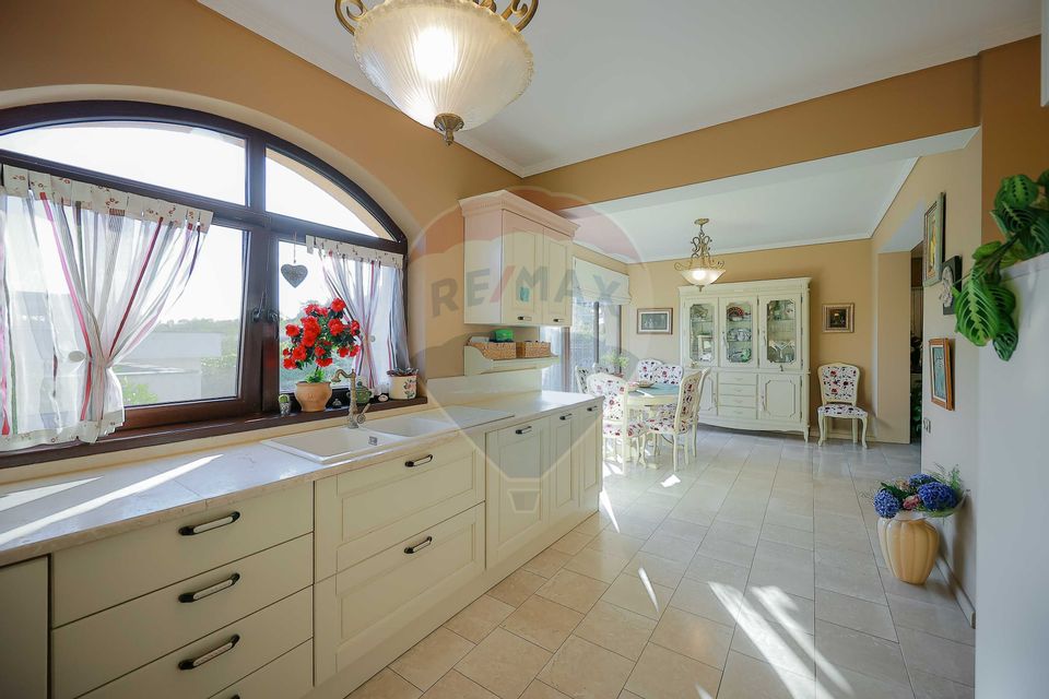 Casă / Vilă cu 5 camere de vânzare în zona Dealuri Oradea