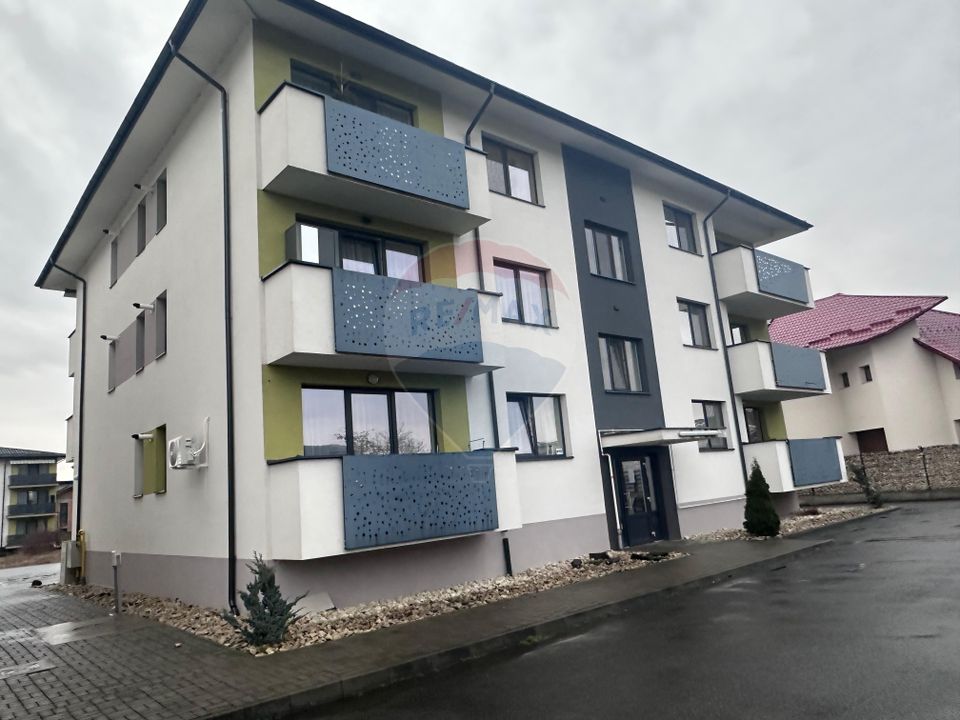 APARTAMENT etaj 1 -  LOC PARCARE-strada Salciei