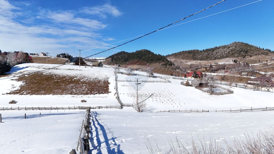 Land 1,380sqm Fundata / Strada Principala