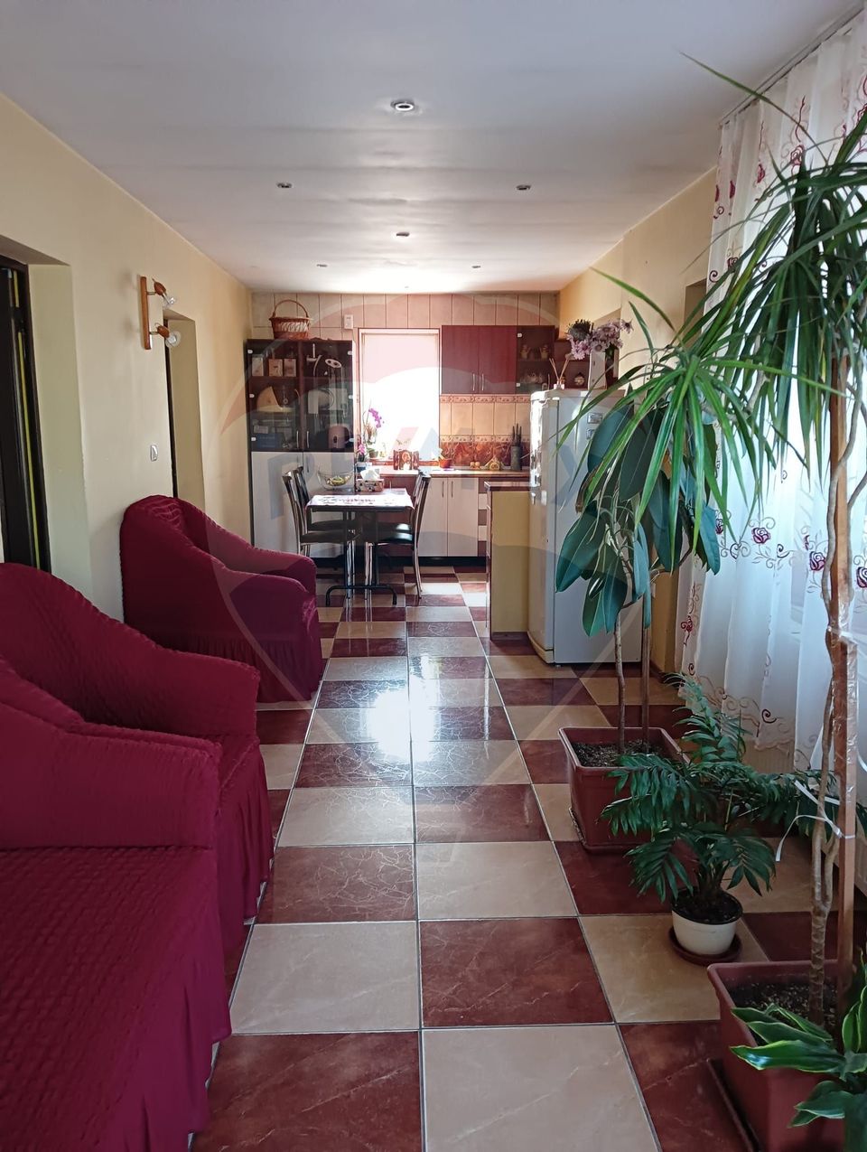 Casă spațioasă cu garaj - Mogoșoaia, foarte aproape de Podul Mogoșoaia