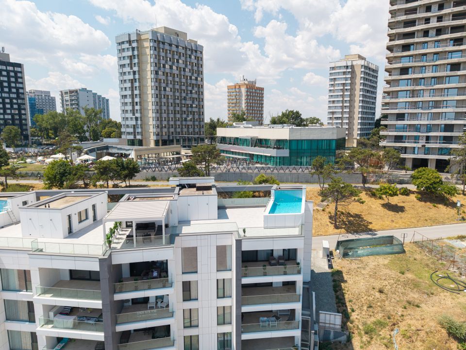 PENTHOUSE CU PISCINA, VEDERE PANORAMICA LA MARE/FALEZA OLIMP