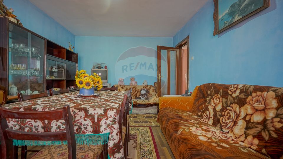 Apartament cu 3 camere de vânzare în zona Bartolomeu