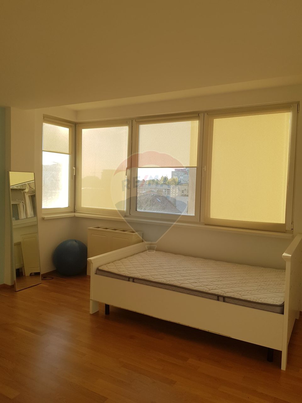 4 room Apartment for rent, P-ta Romana area