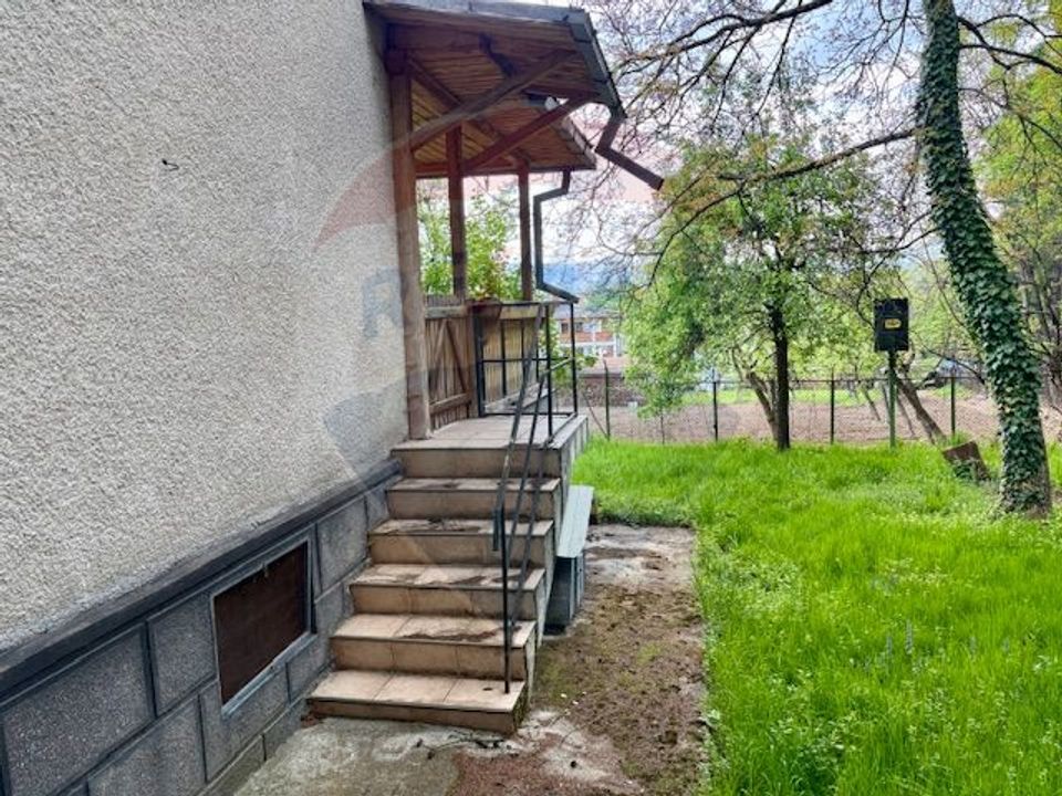 Casă / Vilă cu 7 camere de vânzare