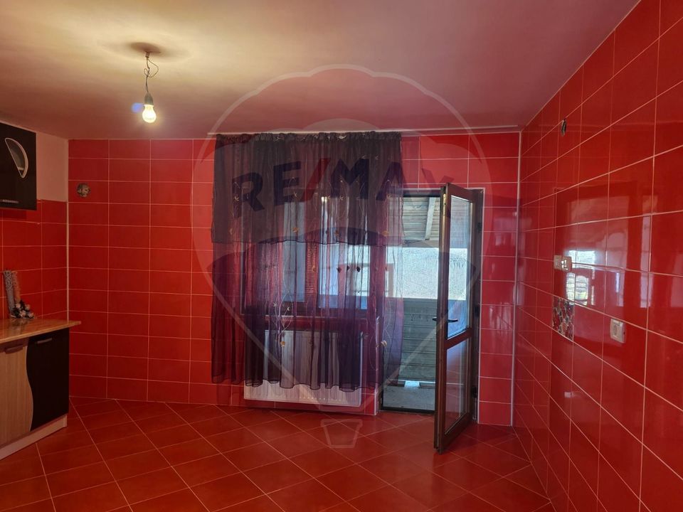 De vanzare casa solida cu teren generos si acces facil Lespezi Bacau