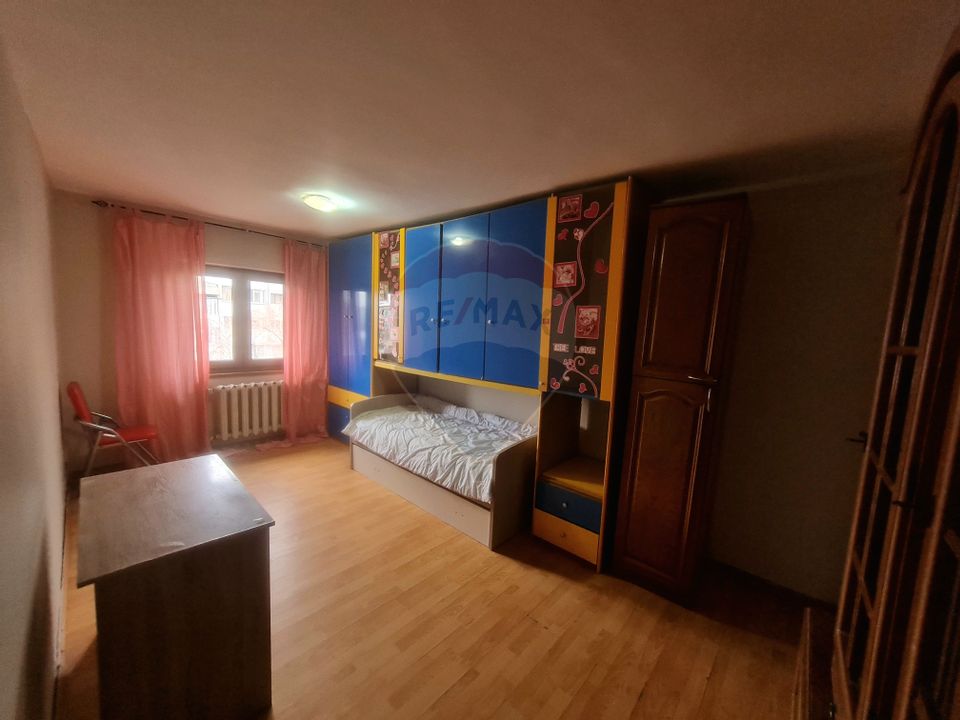Apartament cu 4 camere de închiriat  langa spitalul judetean