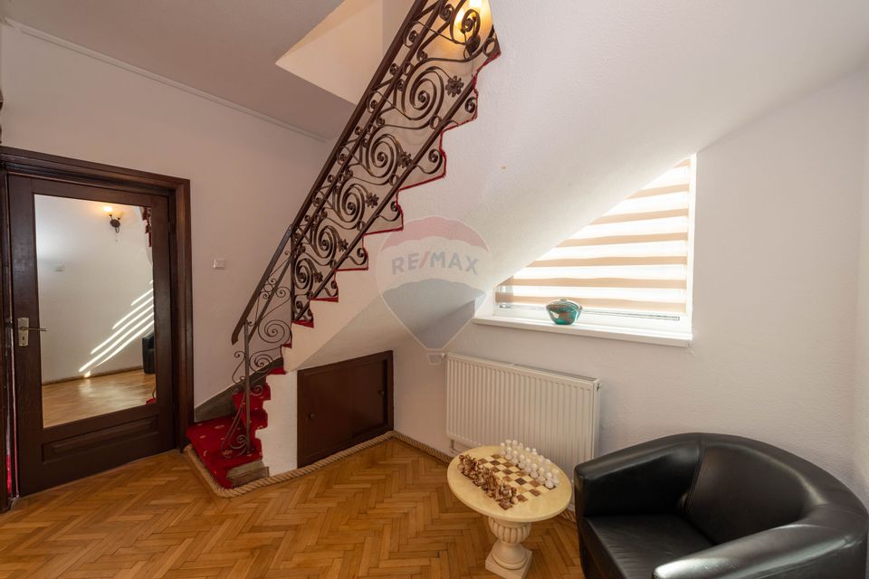 Casa / Vila cu 3 camere de inchiriat strada Pargarilor Stefan cel Mare