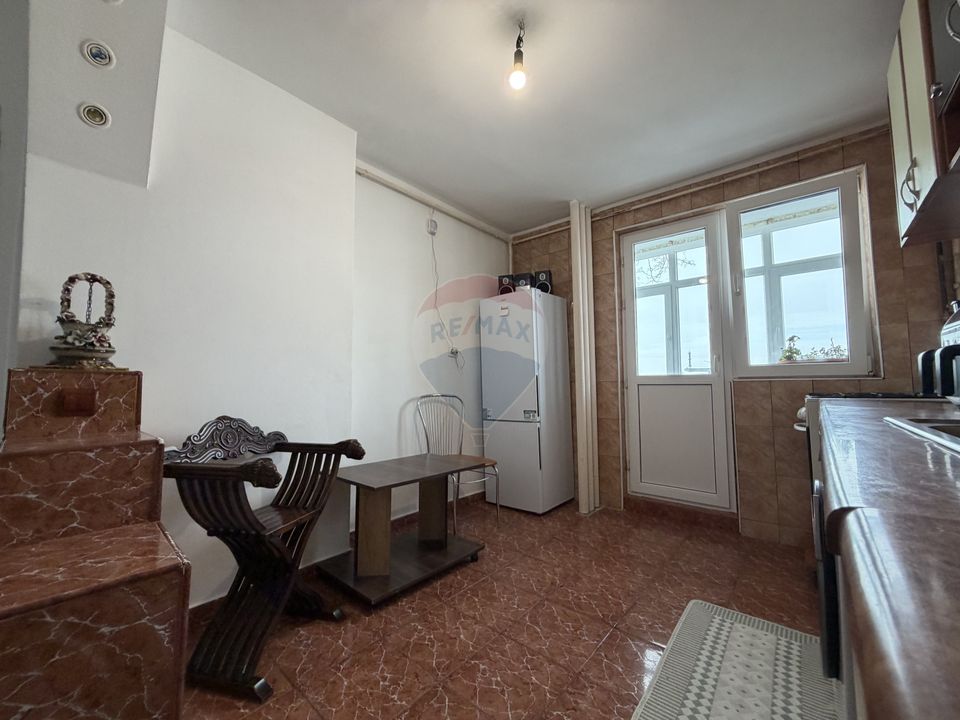 Apartament cu 3 camere de închiriat în zona Giulesti