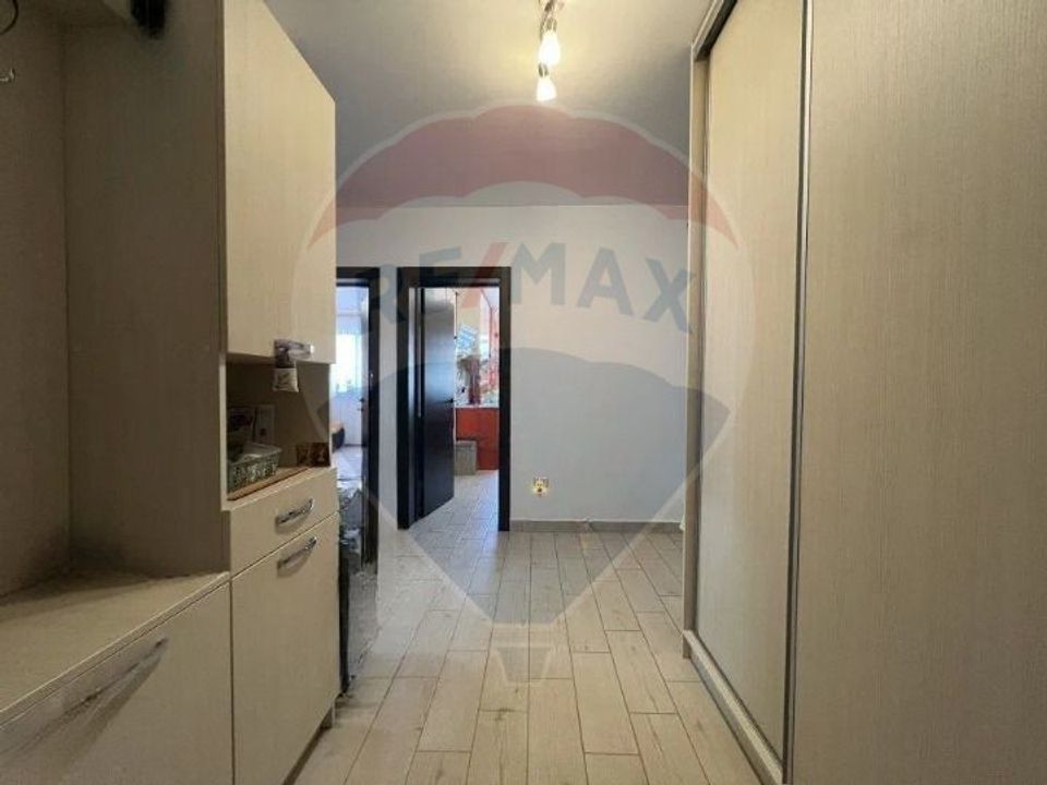 Apartament cu 3 camere de vânzare
