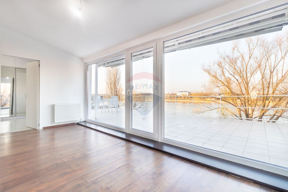 Vanzare Vila 5 camere cu terase mari si priveliste directa la lac