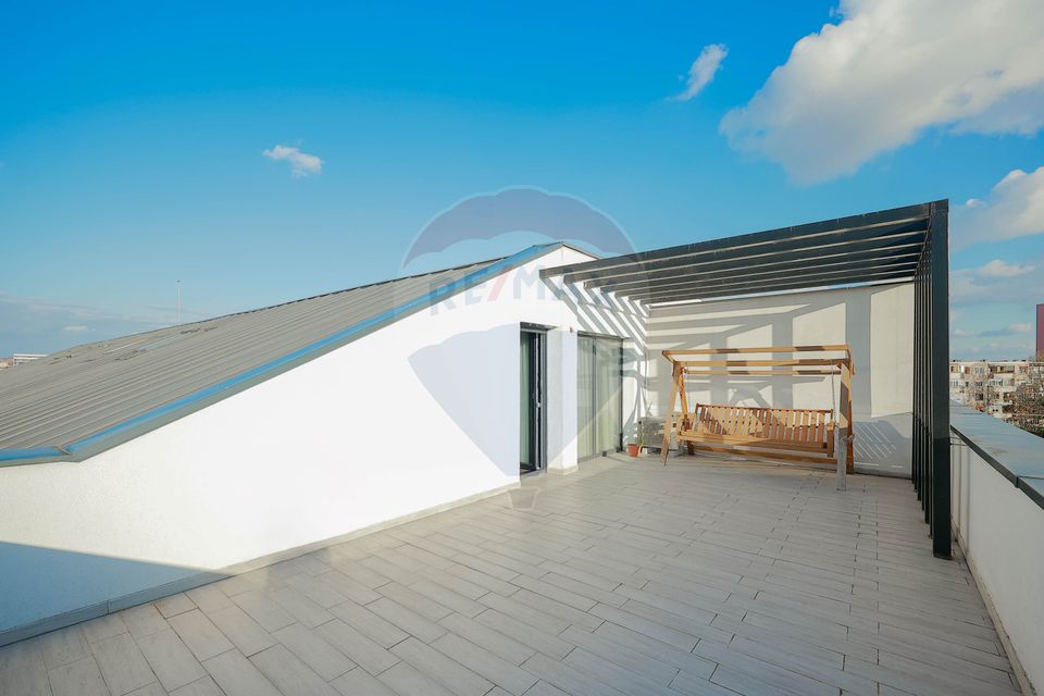 Loft penthouse, 3 rooms, on two levels, with terraces of 108 sqm