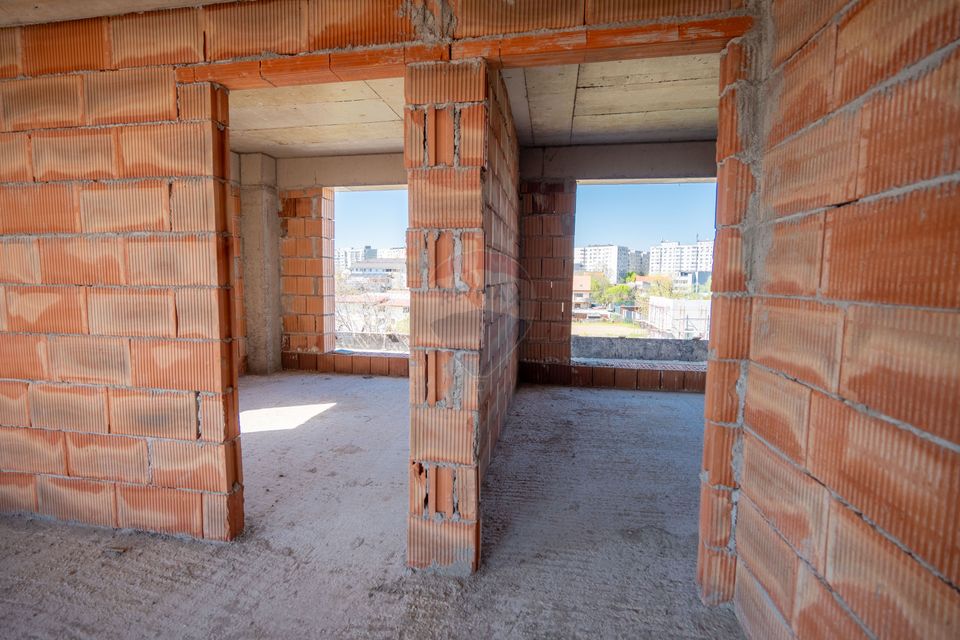 Vanzare 2 camere bloc boutique Malul Spart - Vedere liberă