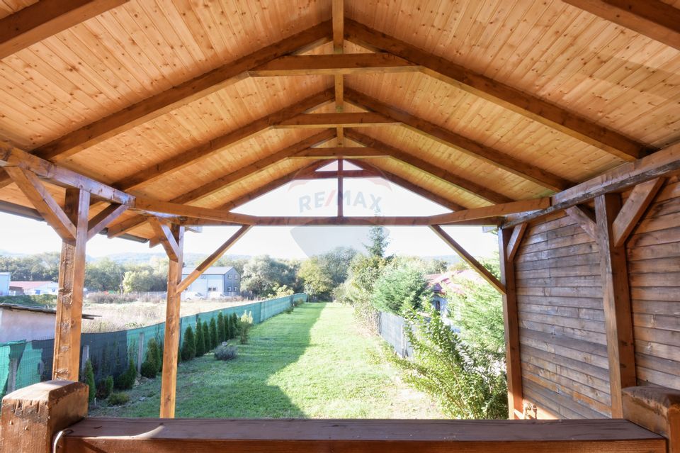 Casa cu 2 camere si 912 mp teren de inchiriat, zona Baciu