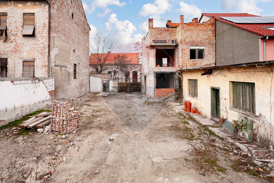 Casă + teren 786 mp – strada Transilvaniei