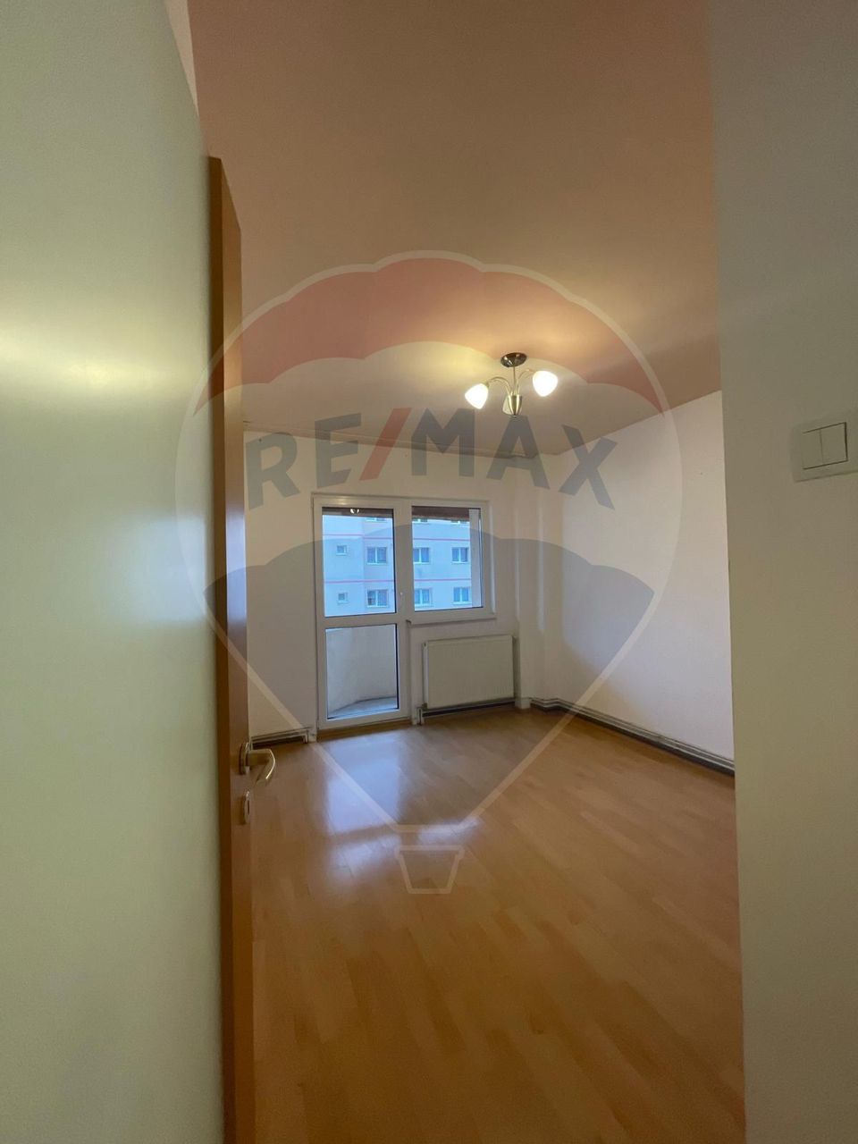 Apartament de 3 pe Pietonală Răcădău